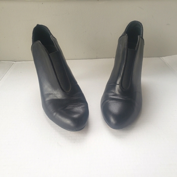 ADRIENNE VITTADINI BOOTIE STYLE HEEL SHOE BLACK LEATHER SIZE 8M - Picture 10 of 15